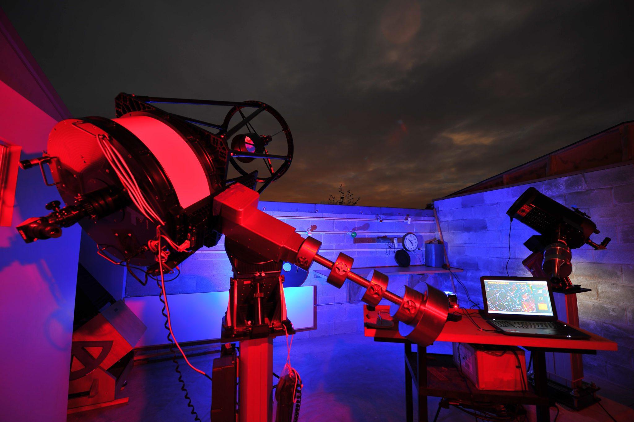 望远镜和其他观测设备